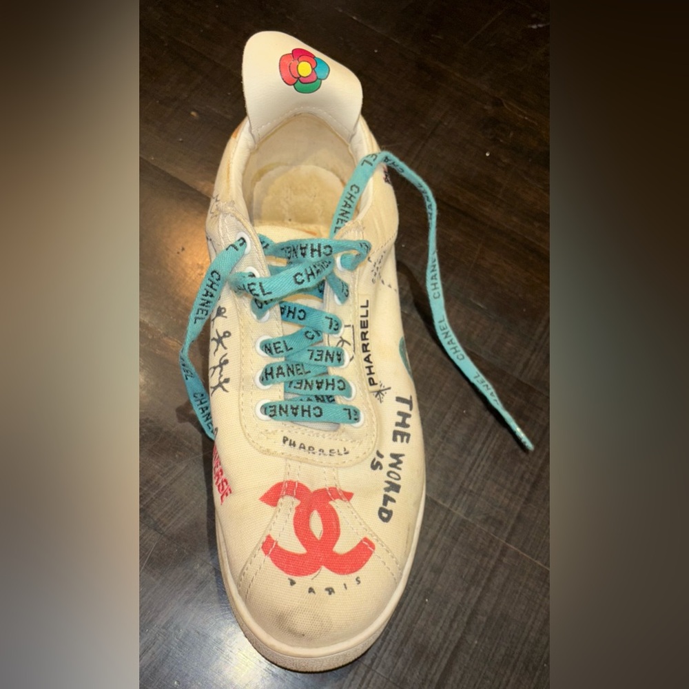 CHANEL shoe (only 1)